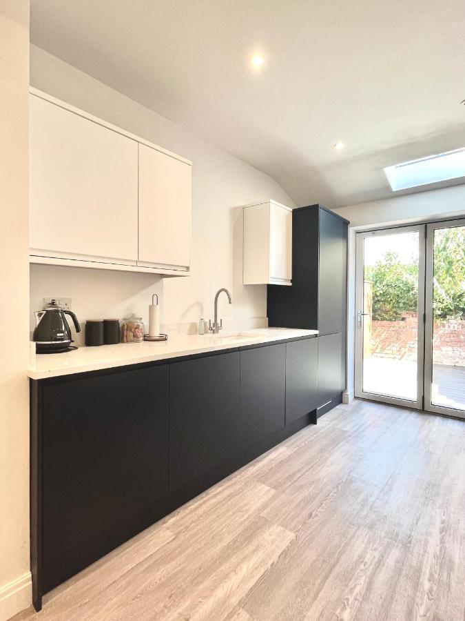 Mode Apartments St Annes Литам Сент Аннс Екстериор снимка
