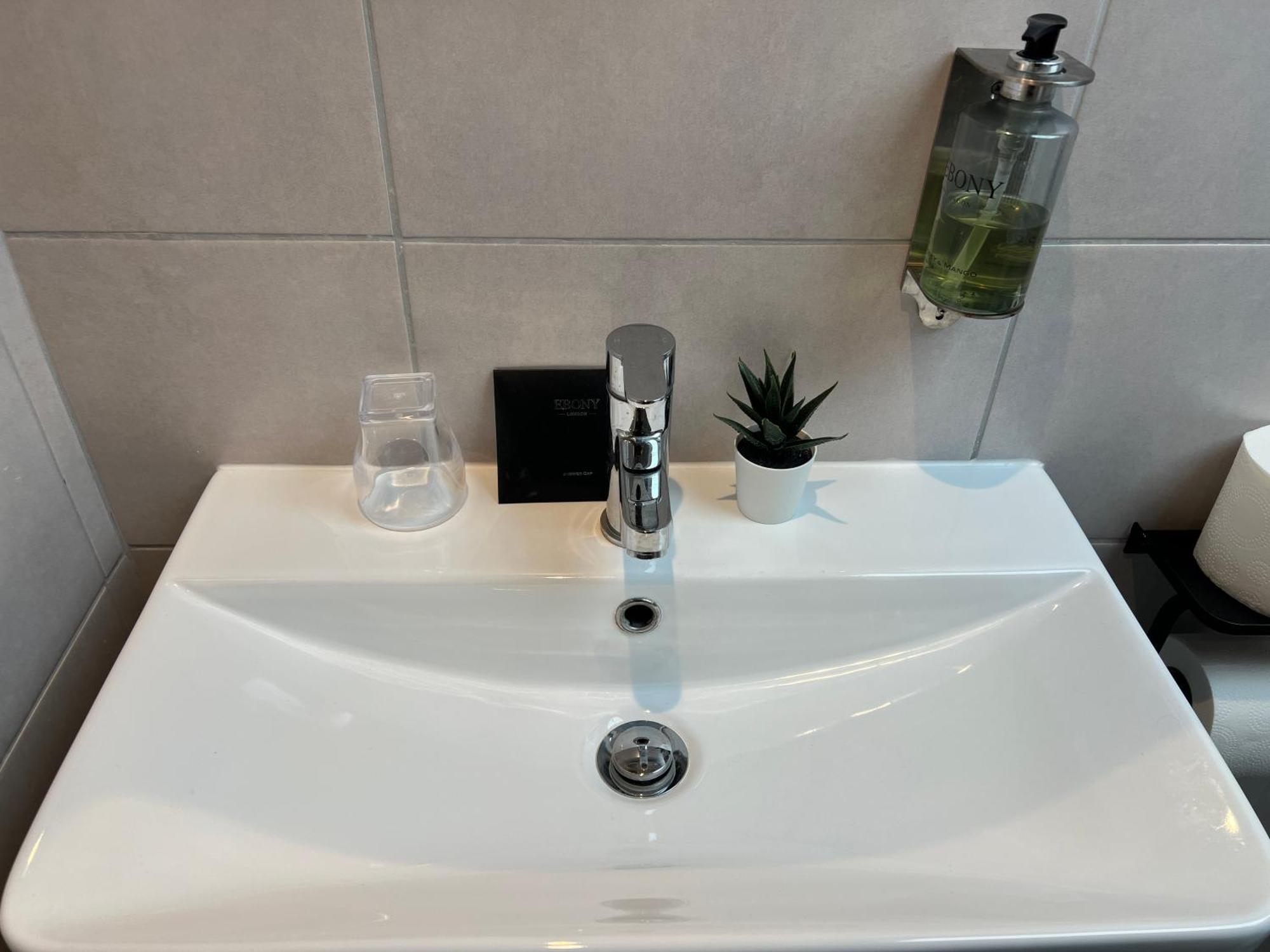 Mode Apartments St Annes Литам Сент Аннс Екстериор снимка