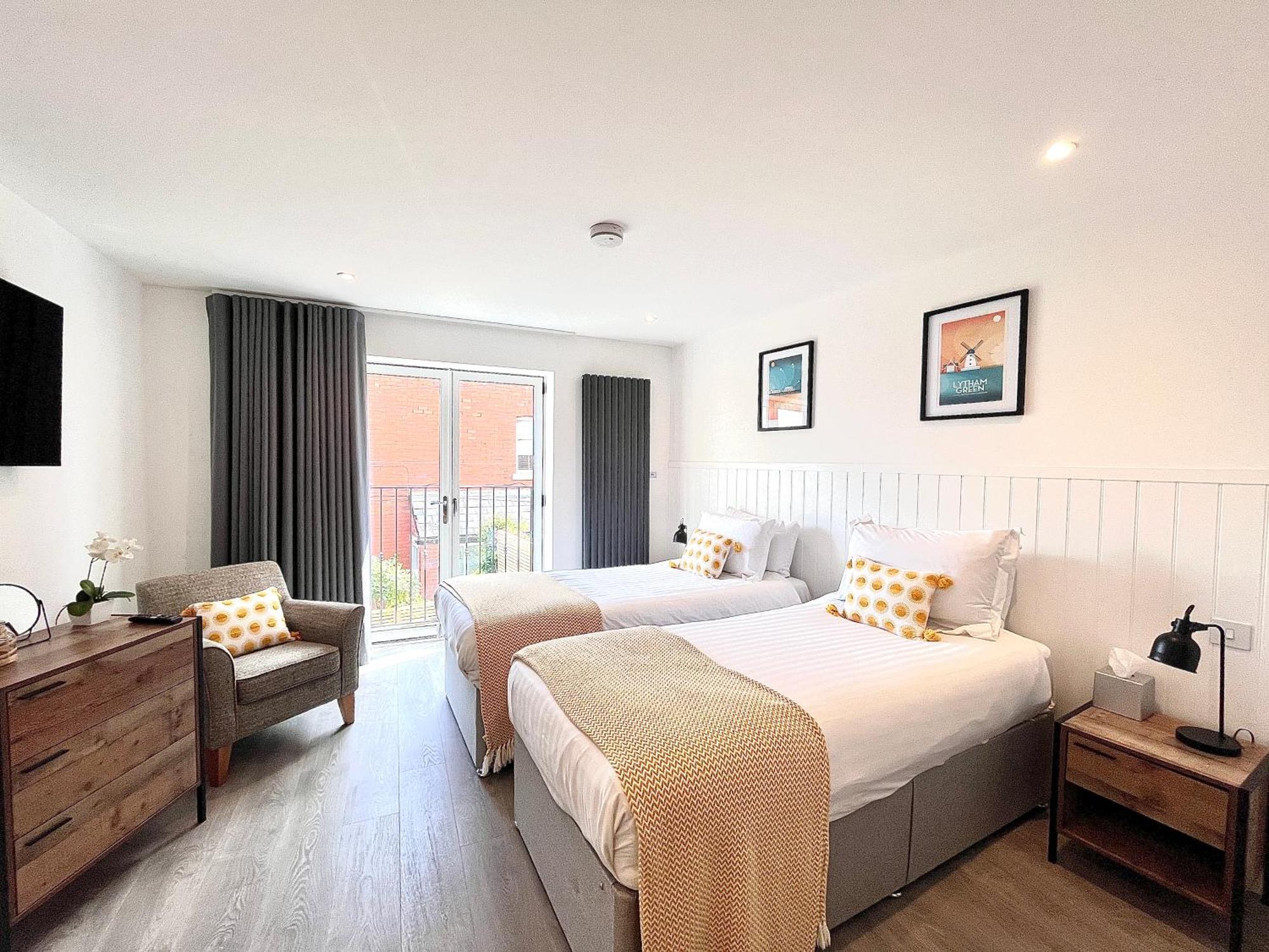 Mode Apartments St Annes Литам Сент Аннс Екстериор снимка